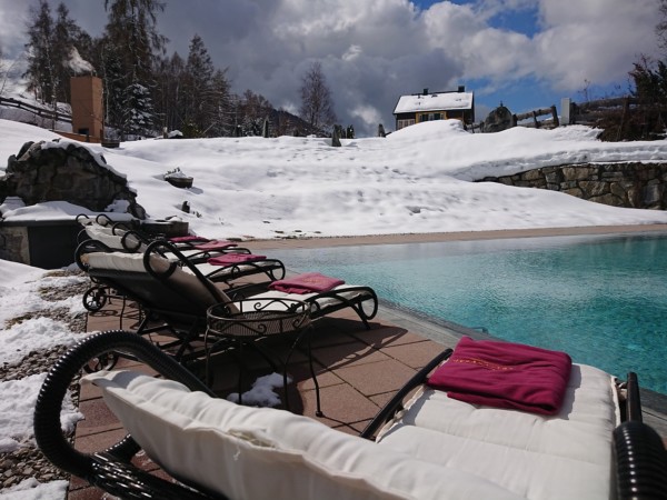 © VLife Blog – Entspannung am Aussenpool im Hotel & Spa Klosterbräu in Seefeld.