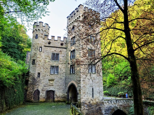 © VLife Blog vlife.blog Auf dem Weg durch den Park zum Schloss Stolzenfels