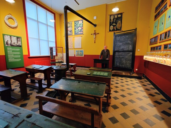 © VLife Blog vlife.blog Belgien Altes Klassenzimmer im Museum Hey in Heist.