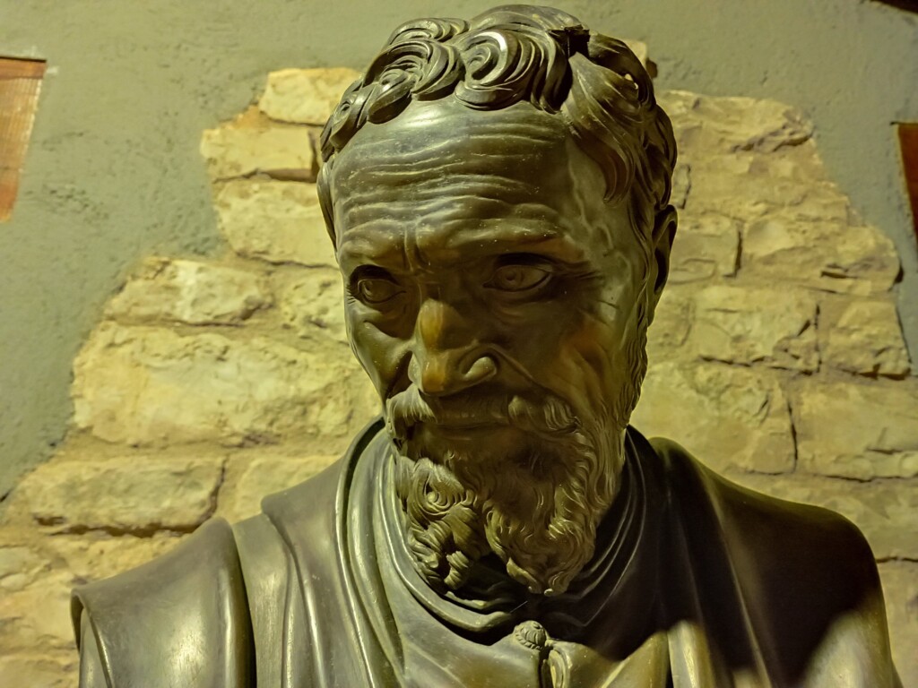 © VLife Blog vlife.blog – Büste von Michelangelo Buonarotti in seinem Geburtshaus und heutigen Museum in Caprese Michelangelo.