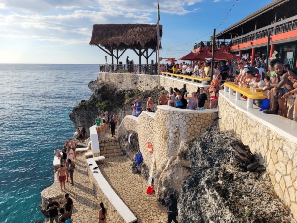 © VLife Blog vlife.blog – Das Rick’s Café in Negril ist legendär.