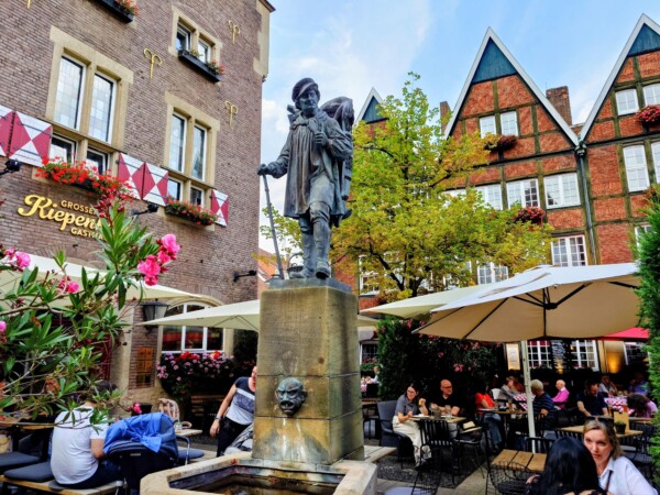 © VLife Blog vlife.blog Denkmal des Kiepenkerl, dass an die herumziehenden Händler im Münsterland erinnert.