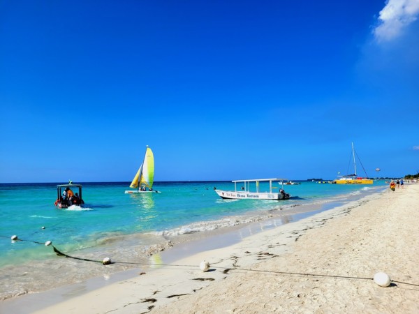 © VLife Blog vlife.blog – Der sieben Meilen lange Strand und die türkisblaue Karibik in Negril.