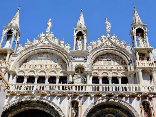 © VLife Blog vlife.blog Die Basilica di San Marco am Hauptplatz von Venedig.