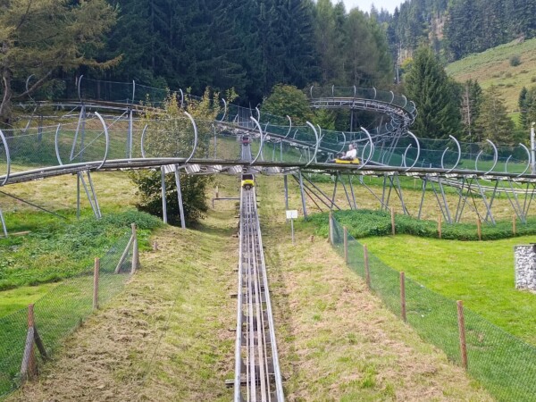 © VLife Blog vlife.blog Die Rodelbahn ist Teil des Fun Parks in Moléson-sur-Gruyere.