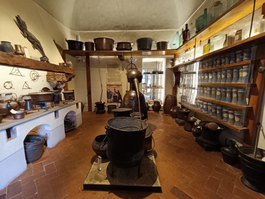 © VLife Blog vlife.blog – Die alte Drogerie im Abaco Heilpflanzenmuseum in Sansepolcro.