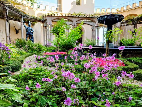 © VLife Blog vlife.blog Romantischer Garten im Hof von Schloss Stolzenfels