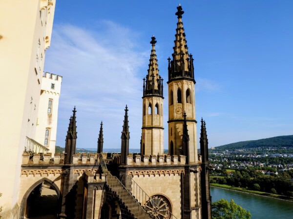 © VLife Blog vlife.blog Schloss Stolzenfels ist ein Meisterwerk der Rheinromantik.
