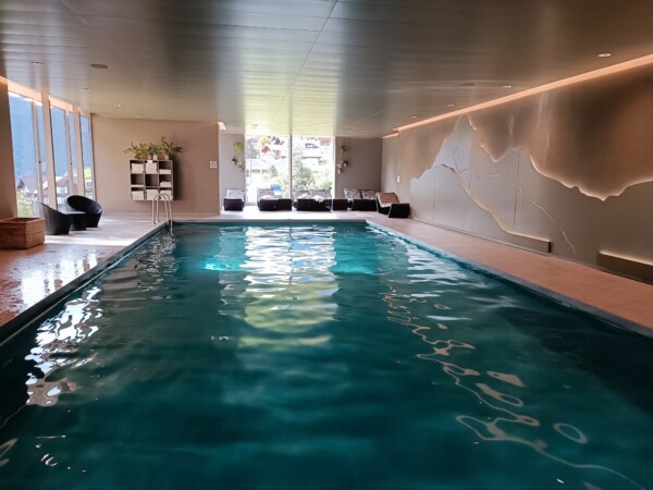 © VLife Blog vlife.blog – Schwimmbad im Wellness und Spa des Hotels Belvedere Grindelwald.