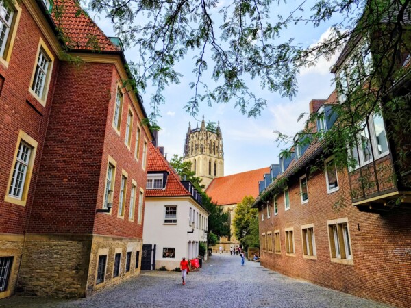 © VLife Blog vlife.blog Vom Domplatz Richtung Liebfrauen-Überwasser-Kirche.