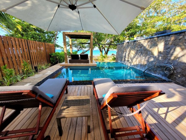 © VLife Blog vlife.blog – Was wünscht man sich mehr! Beach Pool Villa im Luxushotel Story Seychelles.