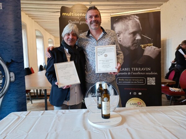 © VLife Blog vlife.blog Die höchste waadtländer Auszeichnung gewannen die Winzer Artisans Vignerons d’Yvorne, Chablais AOC Chant deds Resses Grand Cru, 2023.
